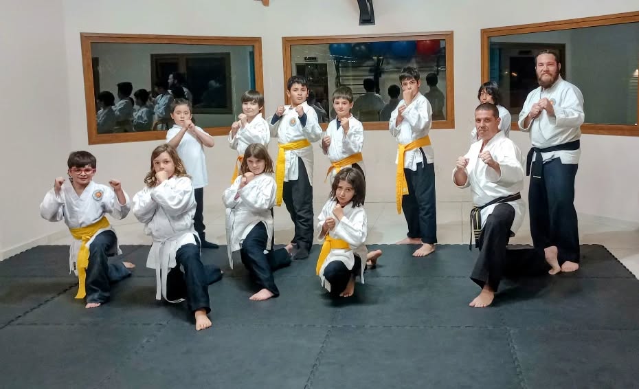 FORMANDO NIÑOS FUERTES, SEGUROS Y DISCIPLINADOS